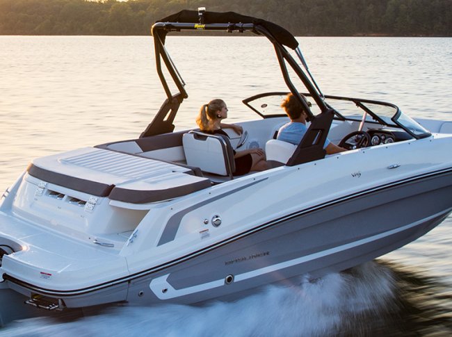 Bayliner VR5 in Muskoka near Toronto Ontario