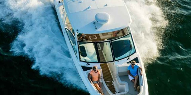 boat cruising 